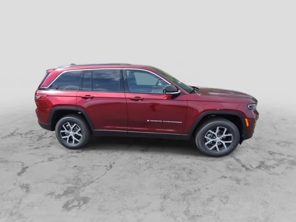 new 2025 Jeep Grand Cherokee car, priced at $47,000