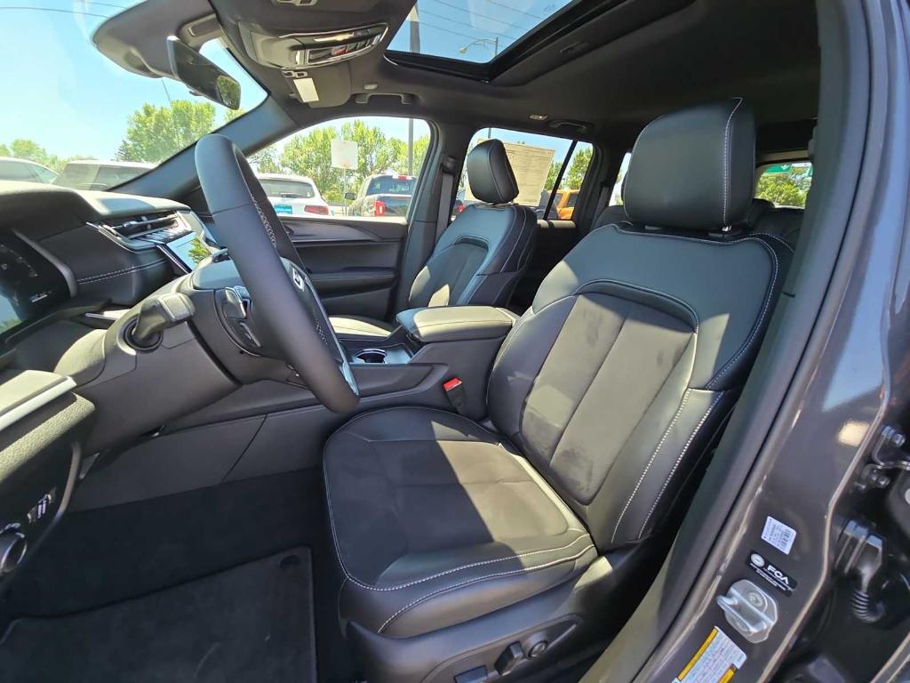 new 2025 Jeep Grand Cherokee car, priced at $40,430