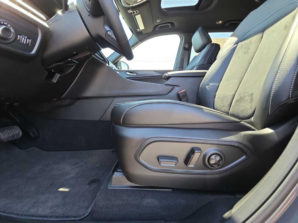 new 2025 Jeep Grand Cherokee car, priced at $40,430