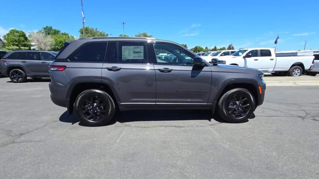 new 2025 Jeep Grand Cherokee car, priced at $40,430