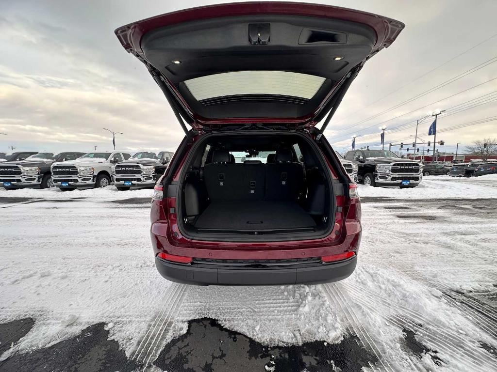 new 2025 Jeep Grand Cherokee car, priced at $48,611