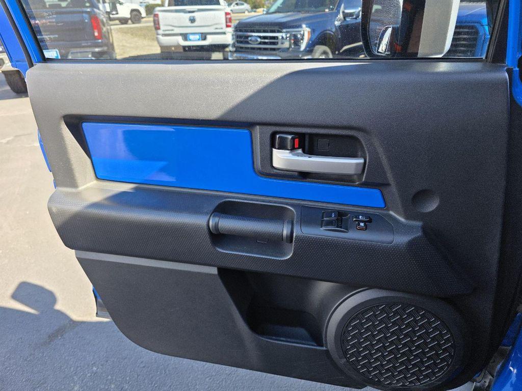 used 2007 Toyota FJ Cruiser car, priced at $15,992