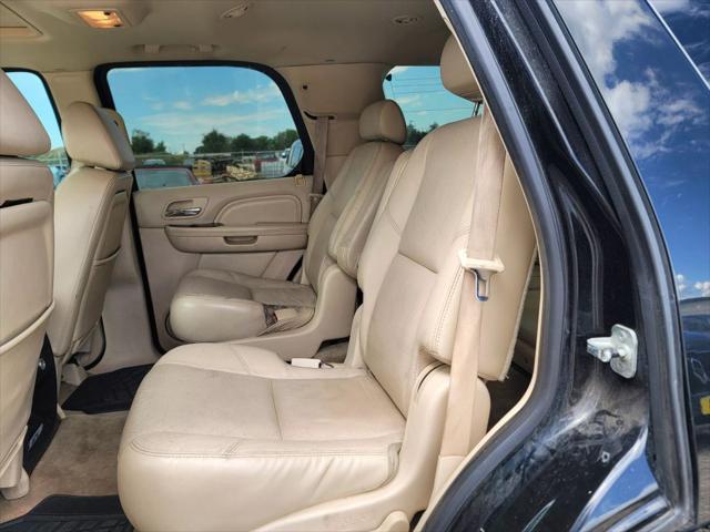 used 2007 Cadillac Escalade car, priced at $5,999