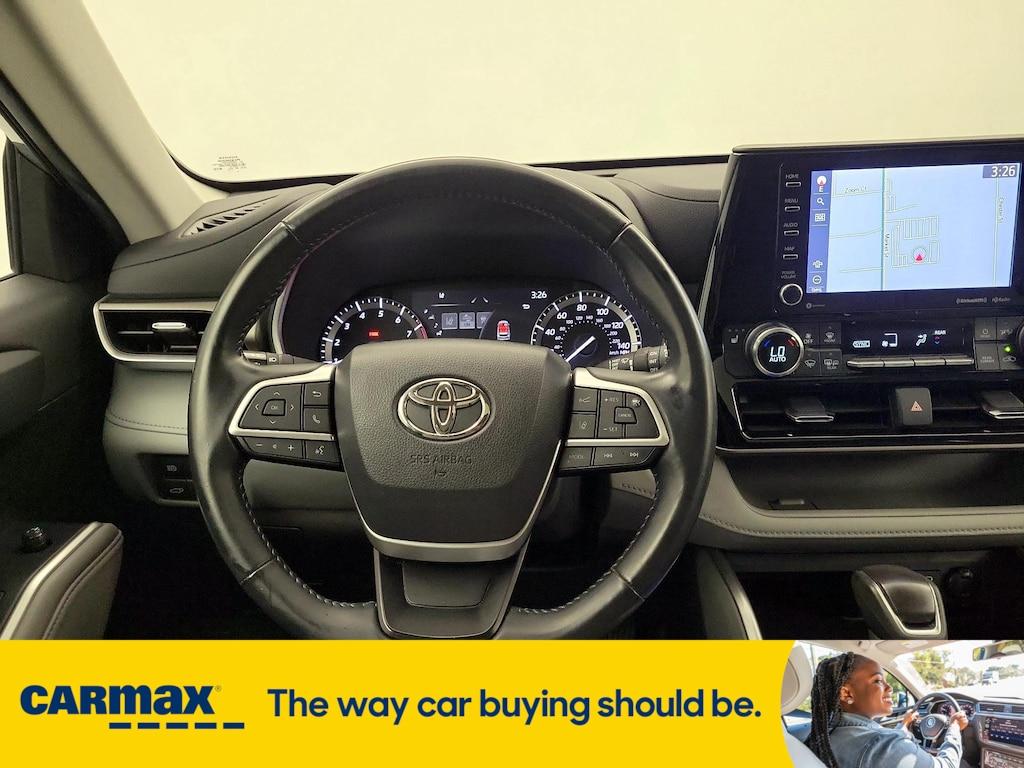 used 2022 Toyota Highlander car, priced at $37,998