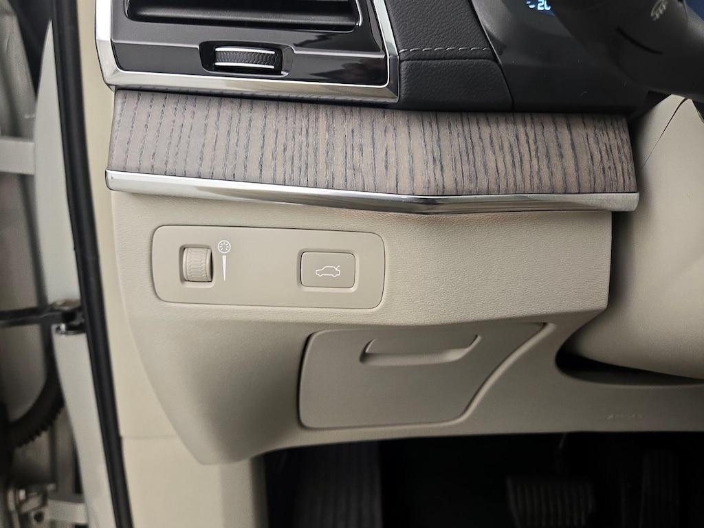 used 2022 Volvo XC90 car, priced at $32,998