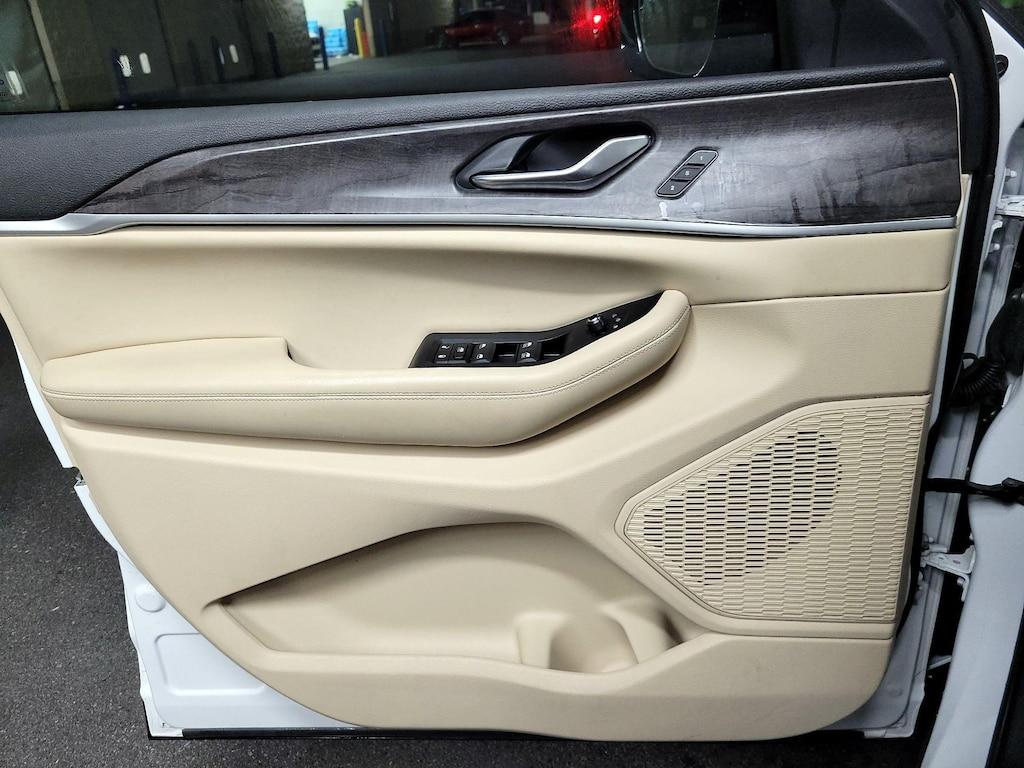 used 2023 Jeep Grand Cherokee car, priced at $29,998