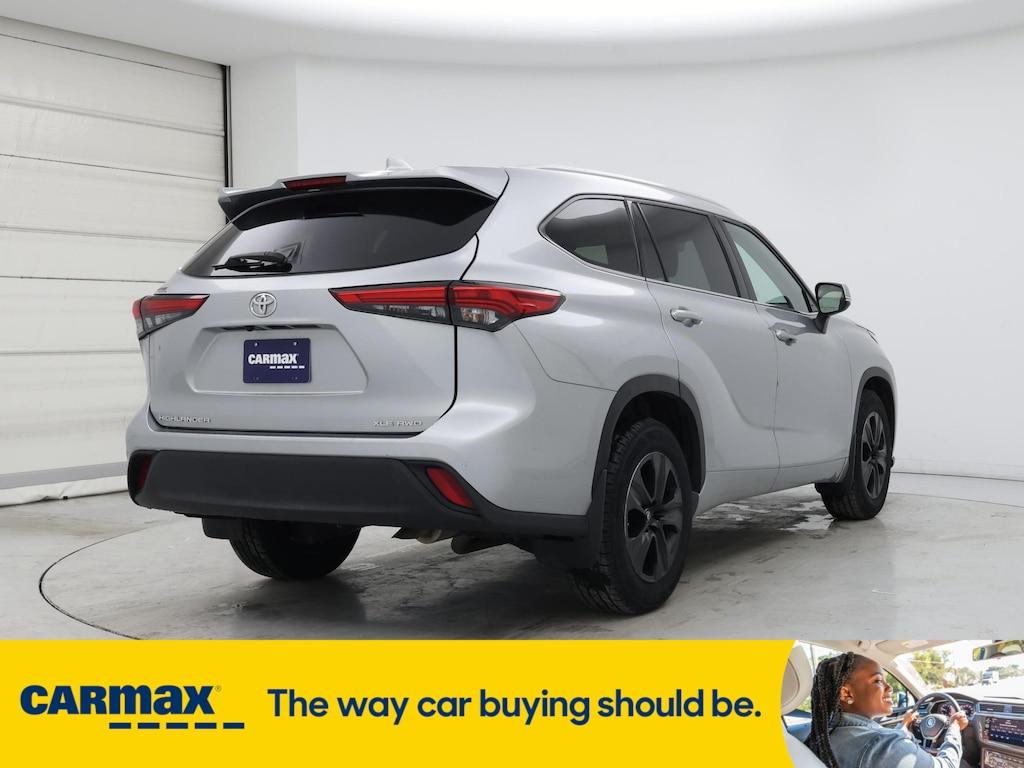 used 2022 Toyota Highlander car, priced at $35,998