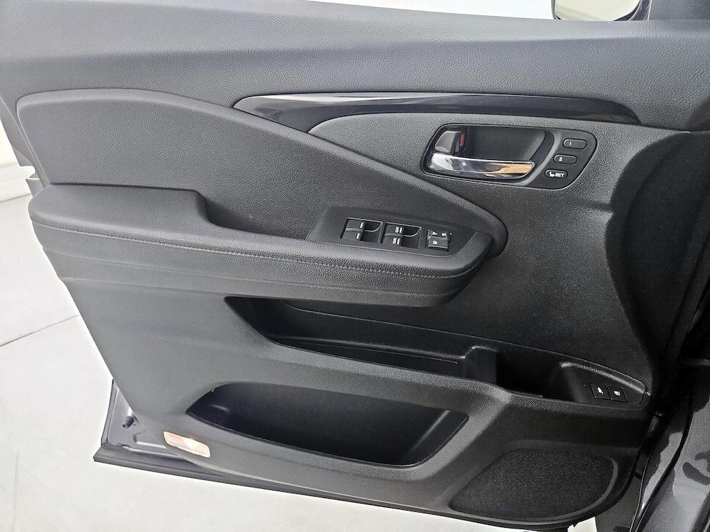 used 2022 Honda Pilot car, priced at $39,998