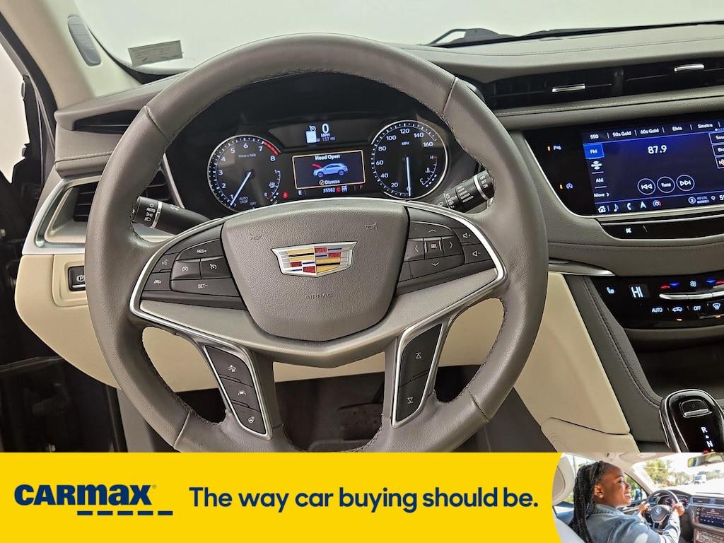 used 2022 Cadillac XT5 car, priced at $31,998