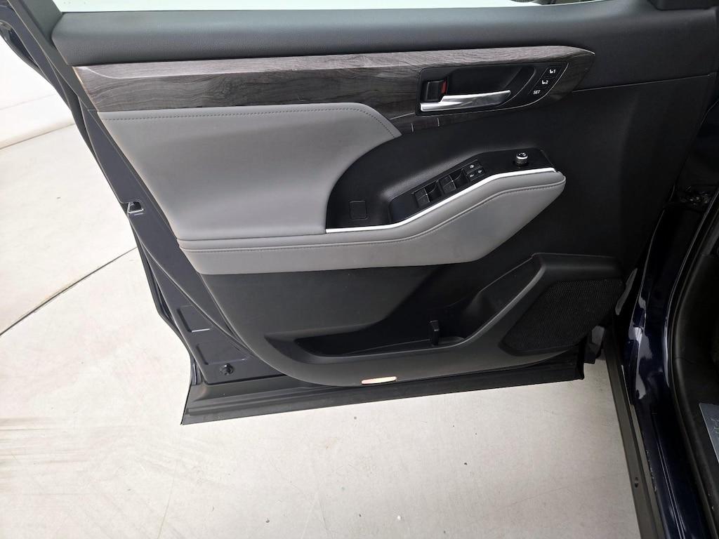 used 2020 Toyota Highlander car, priced at $28,998