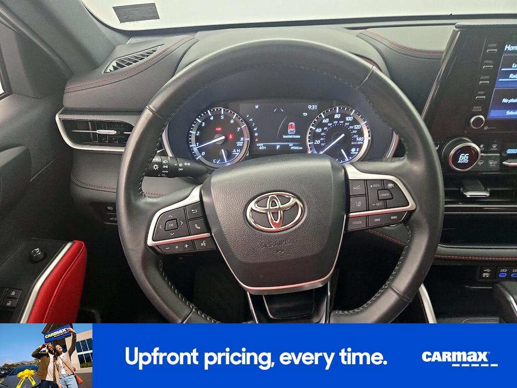 used 2022 Toyota Highlander car, priced at $36,998