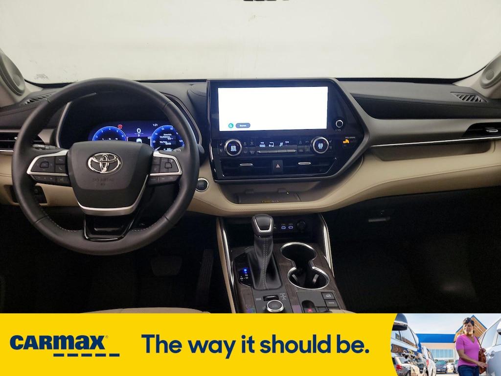 used 2023 Toyota Highlander car, priced at $49,998