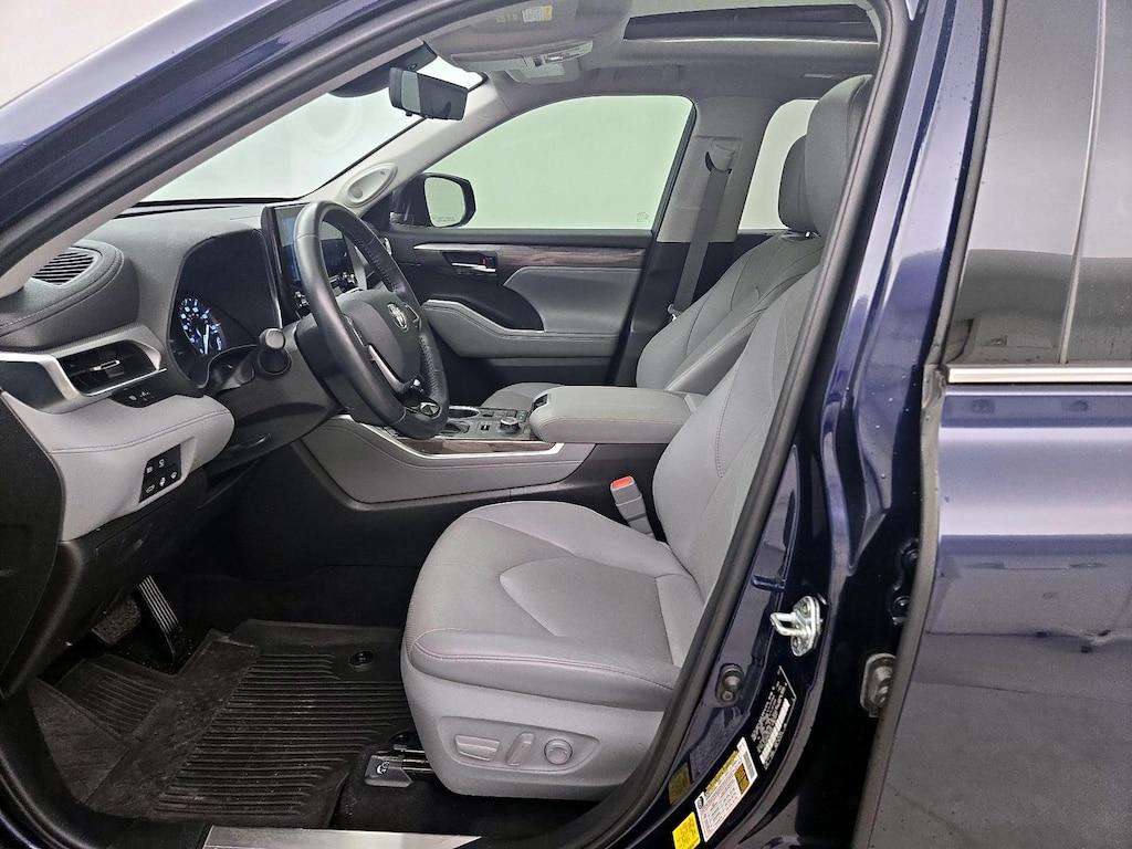 used 2021 Toyota Highlander car, priced at $42,998