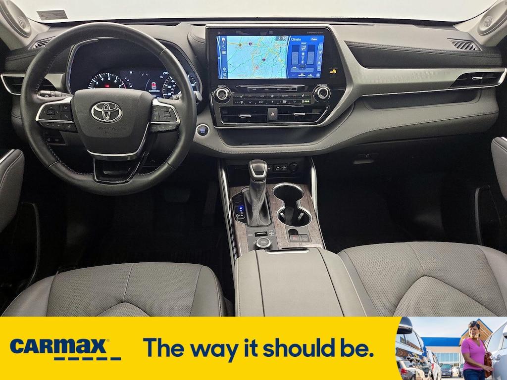 used 2021 Toyota Highlander car, priced at $42,998