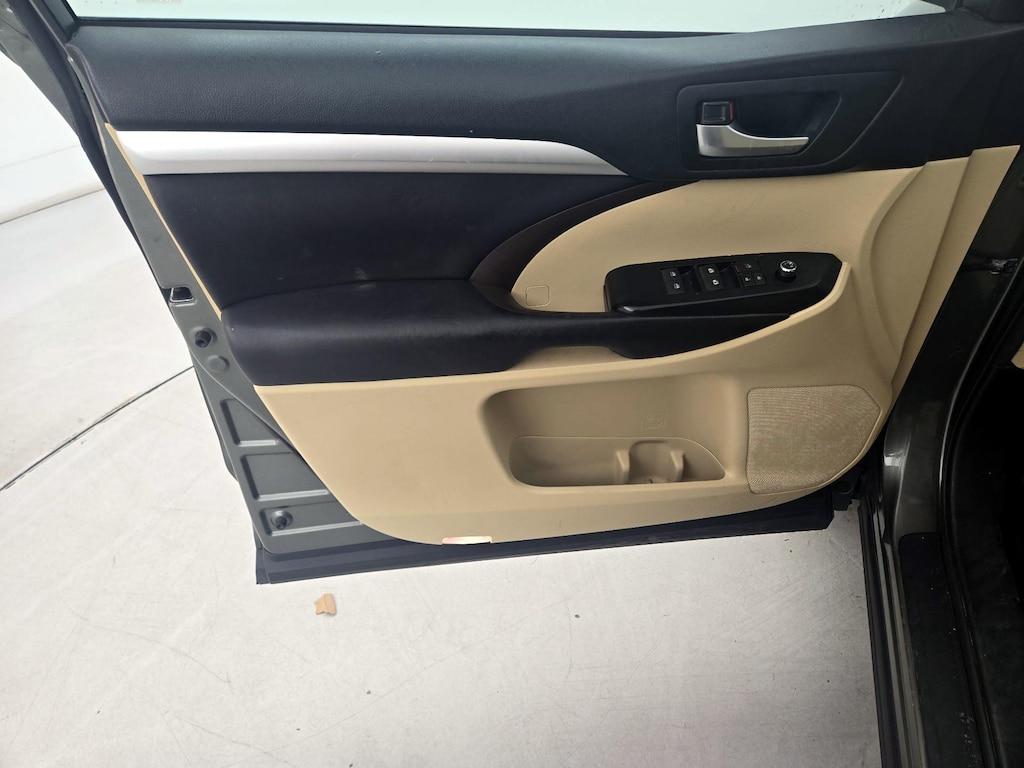 used 2016 Toyota Highlander car, priced at $21,998