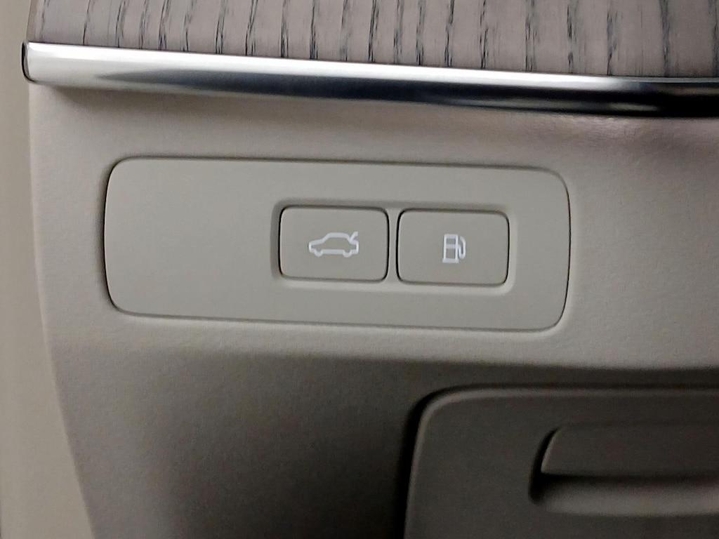 used 2024 Volvo XC90 Recharge Plug-In Hybrid car, priced at $50,998