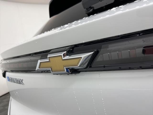 new 2025 Chevrolet Equinox EV car, priced at $43,590