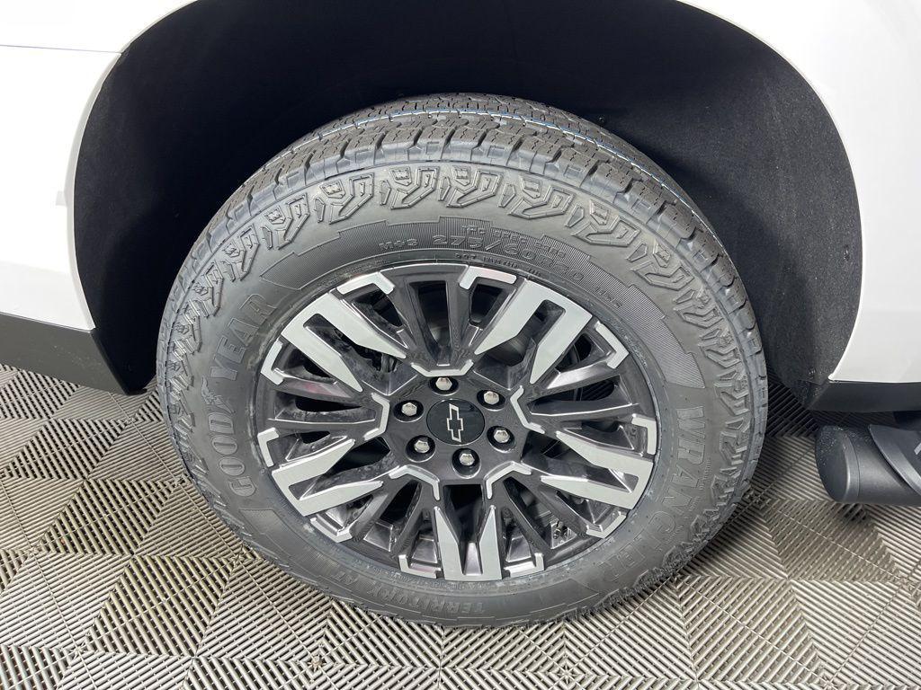 new 2026 Chevrolet Suburban car, priced at $80,720