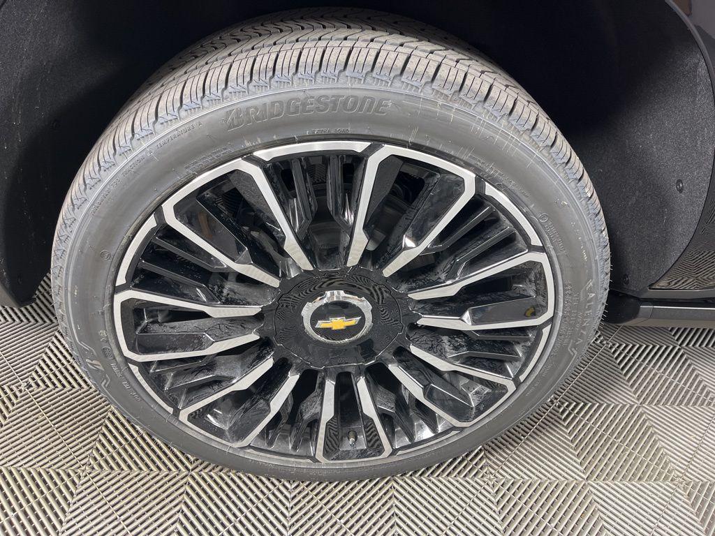 new 2026 Chevrolet Suburban car, priced at $100,900