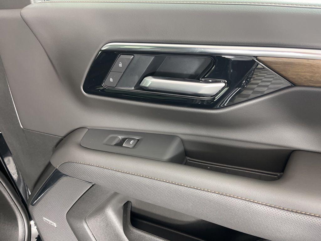 new 2026 Chevrolet Suburban car, priced at $100,900