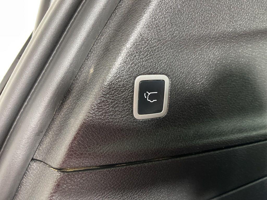 used 2021 Chrysler Pacifica car, priced at $25,213