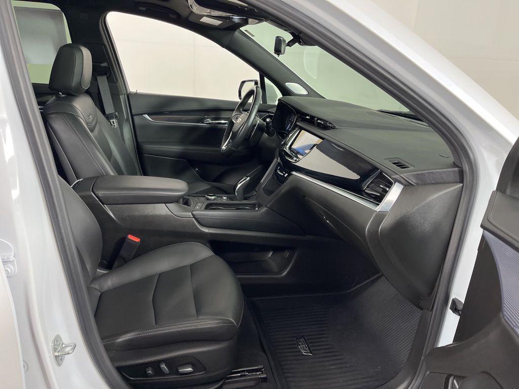 used 2025 Cadillac XT6 car, priced at $52,745