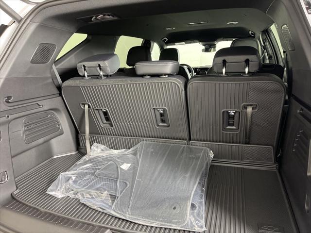 new 2025 Chevrolet Traverse car, priced at $50,155