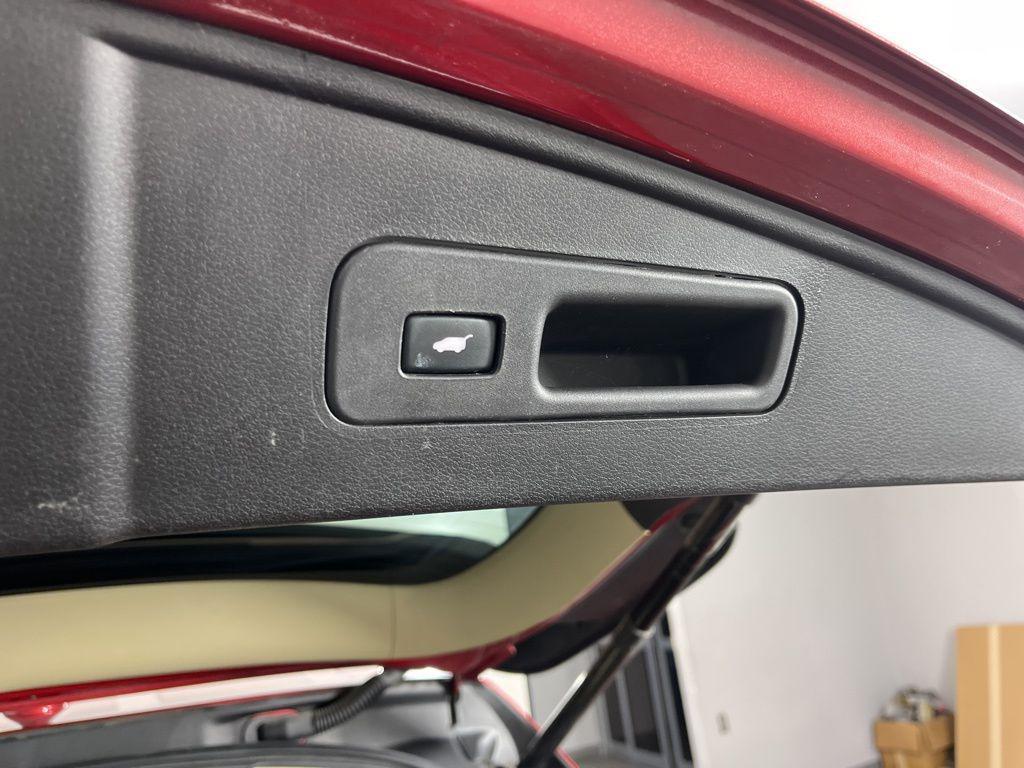used 2020 Acura MDX car, priced at $26,552