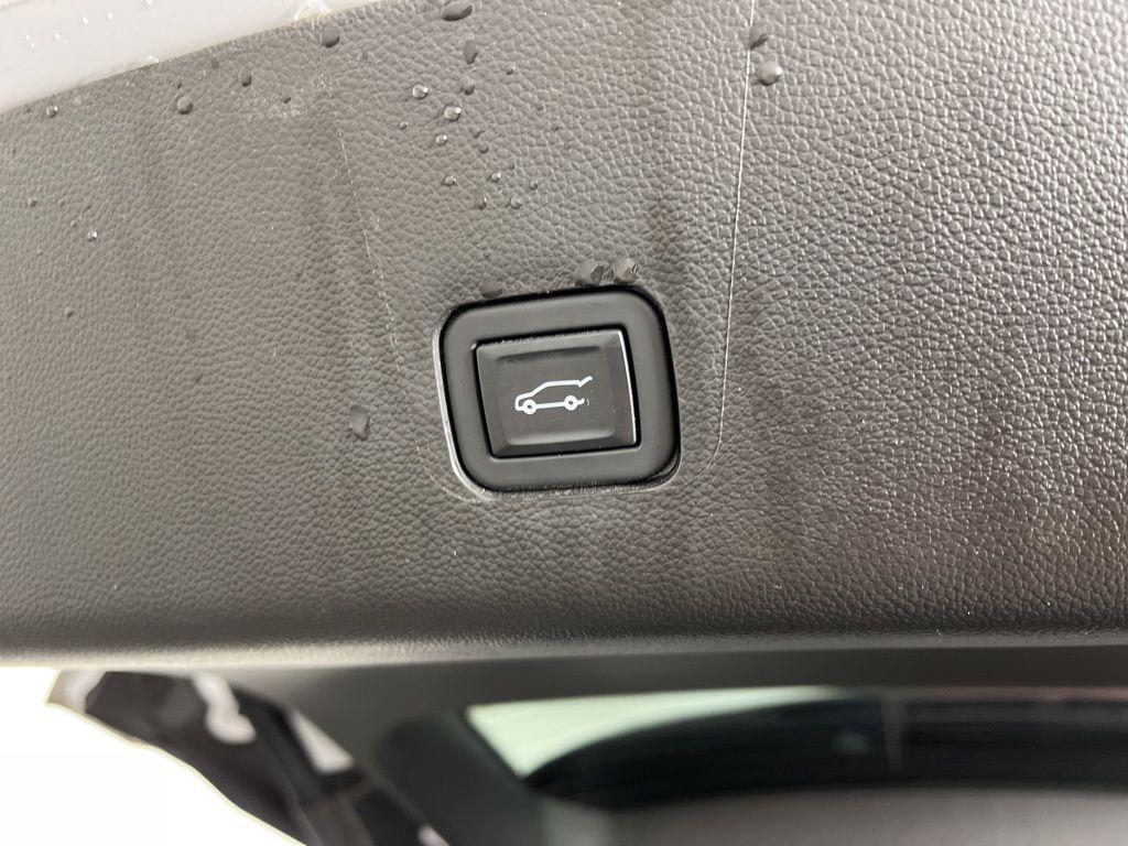 used 2020 Chevrolet Traverse car, priced at $25,828