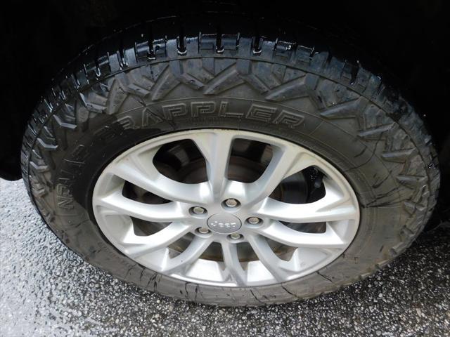 used 2019 Jeep Cherokee car, priced at $16,900