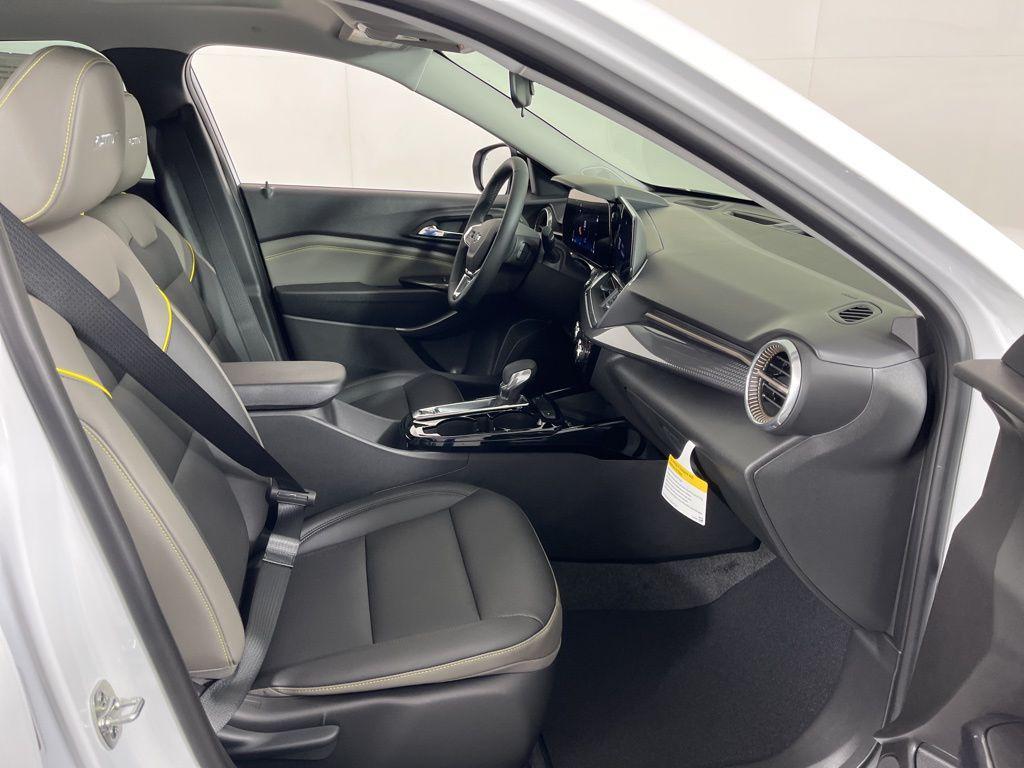 new 2025 Chevrolet Trax car, priced at $27,585