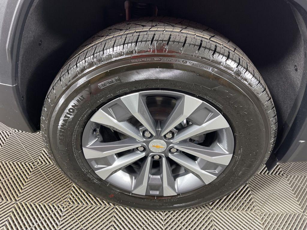 new 2026 Chevrolet Equinox car, priced at $30,760