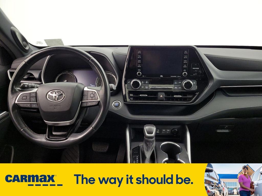 used 2022 Toyota Highlander car, priced at $39,998