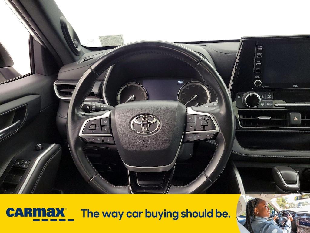 used 2022 Toyota Highlander car, priced at $39,998