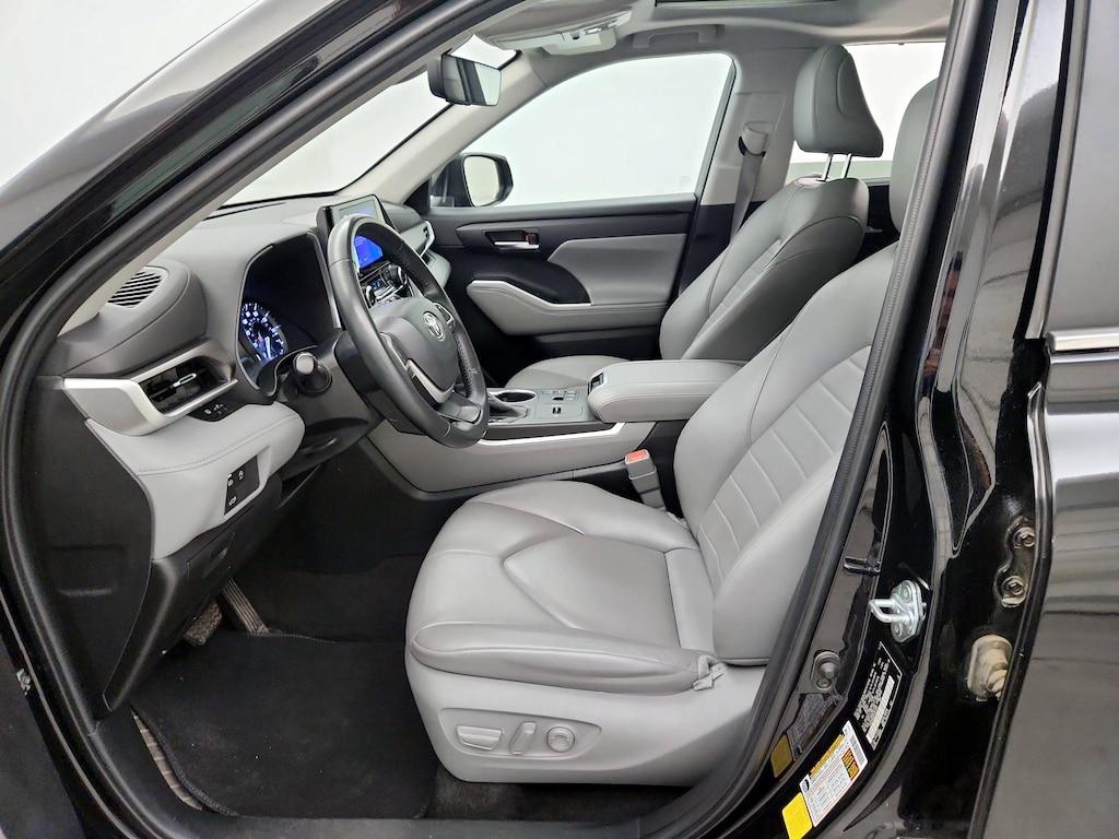 used 2023 Toyota Highlander car, priced at $33,998