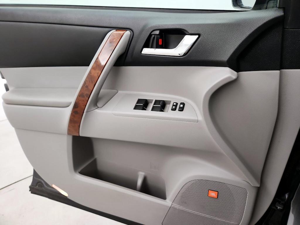used 2013 Toyota Highlander car, priced at $17,998