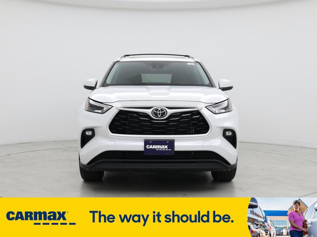 used 2023 Toyota Highlander car, priced at $42,998