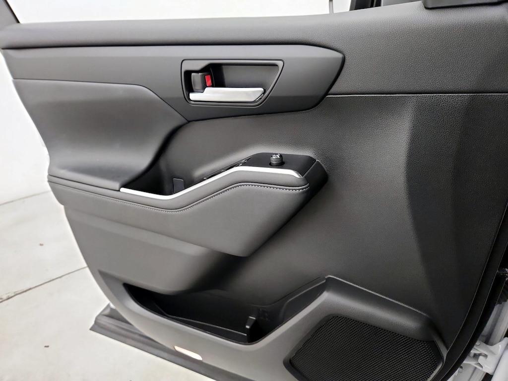 used 2023 Toyota Highlander car, priced at $42,998