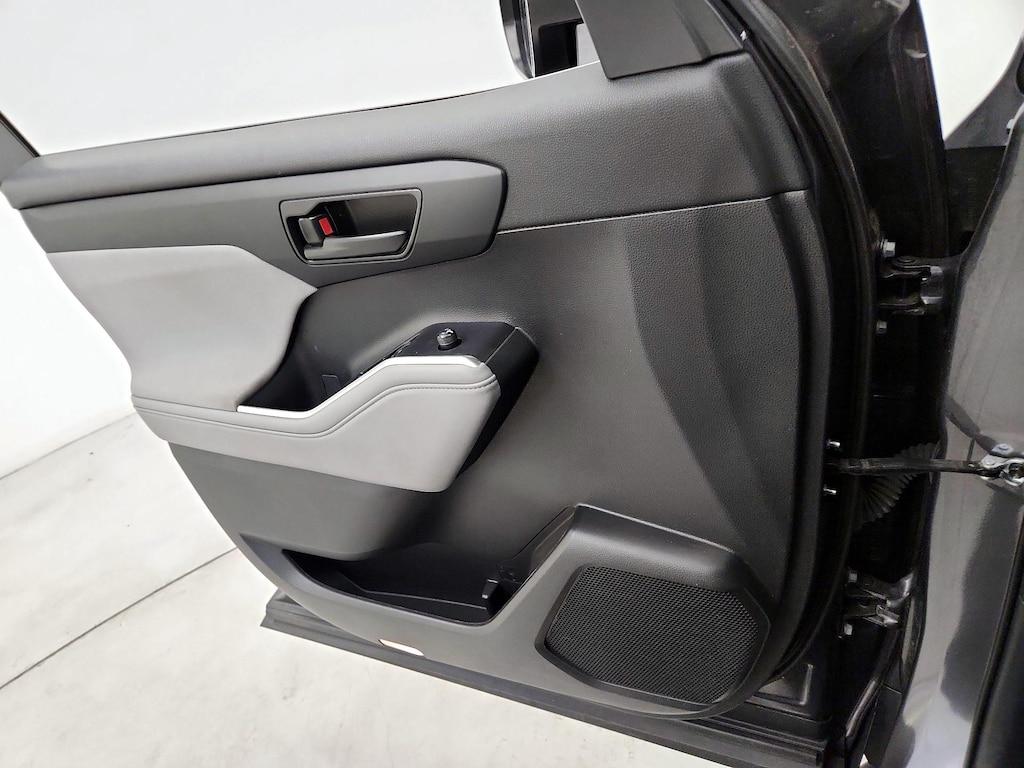 used 2022 Toyota Highlander car, priced at $28,998