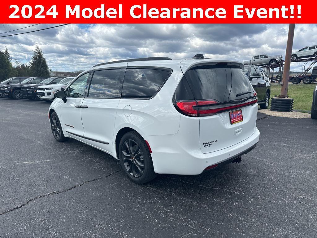 new 2024 Chrysler Pacifica car, priced at $40,000