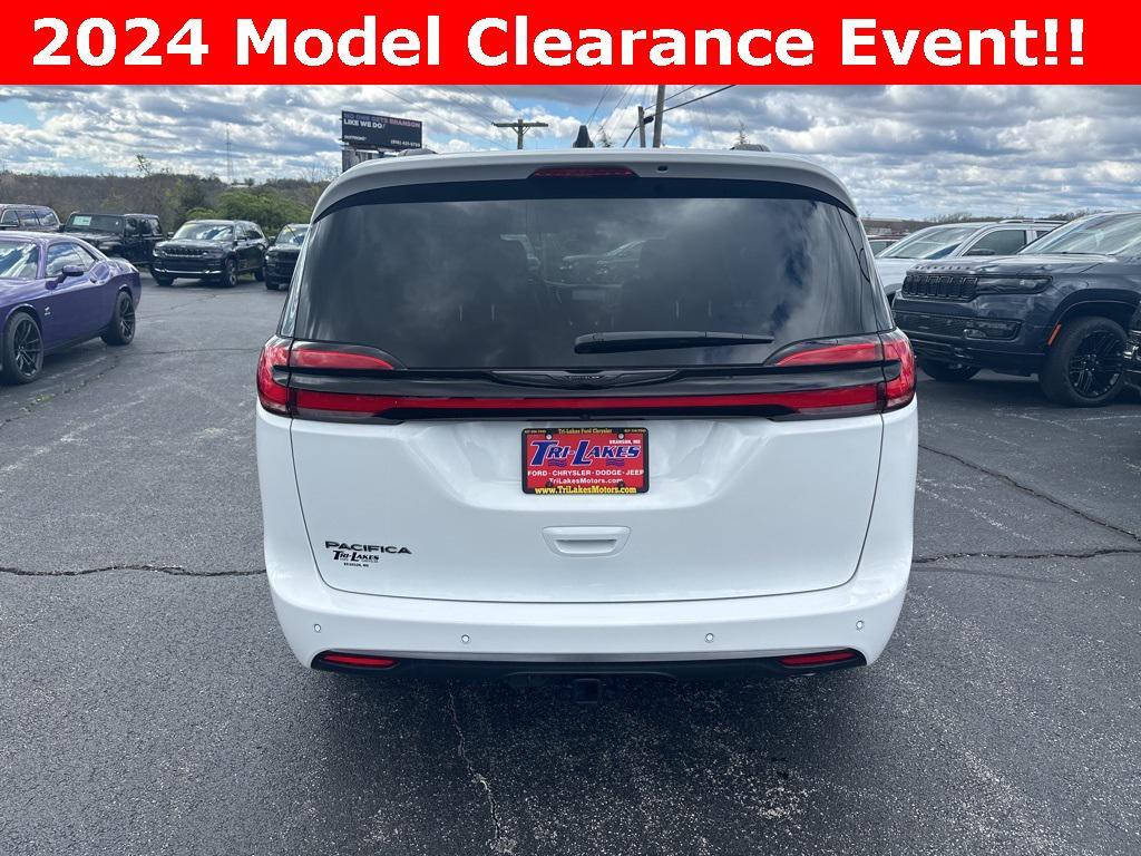 new 2024 Chrysler Pacifica car, priced at $40,000