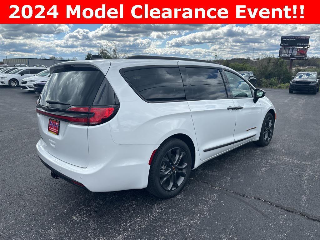new 2024 Chrysler Pacifica car, priced at $40,000