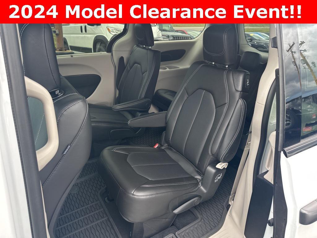 new 2024 Chrysler Pacifica car, priced at $40,000