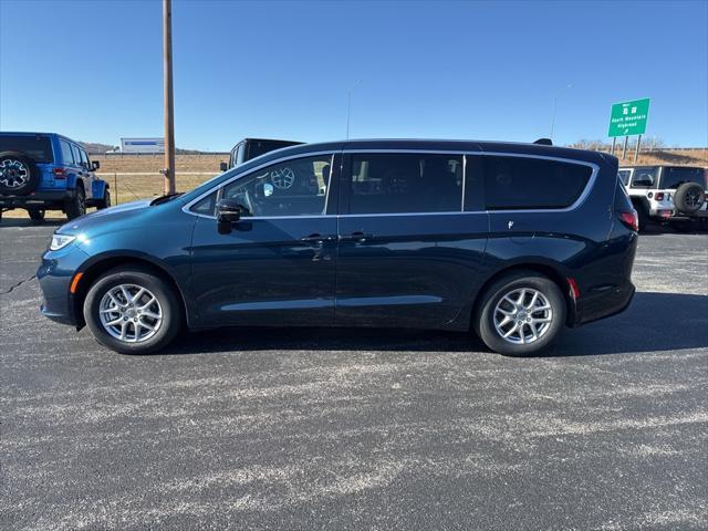 new 2025 Chrysler Pacifica car, priced at $44,868