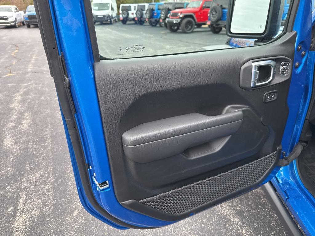 new 2025 Jeep Wrangler car, priced at $60,395