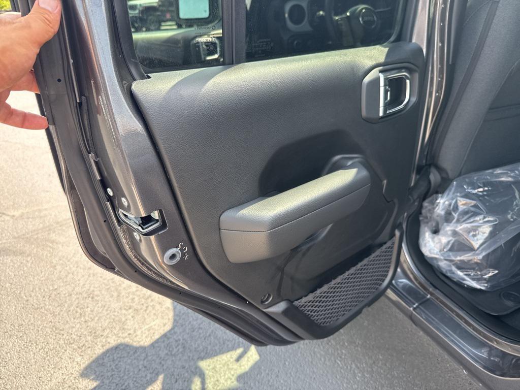 new 2025 Jeep Gladiator car, priced at $47,988