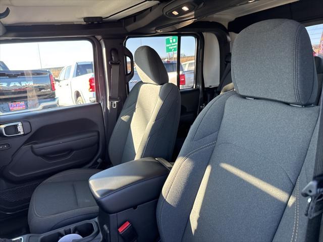 new 2025 Jeep Gladiator car, priced at $44,735