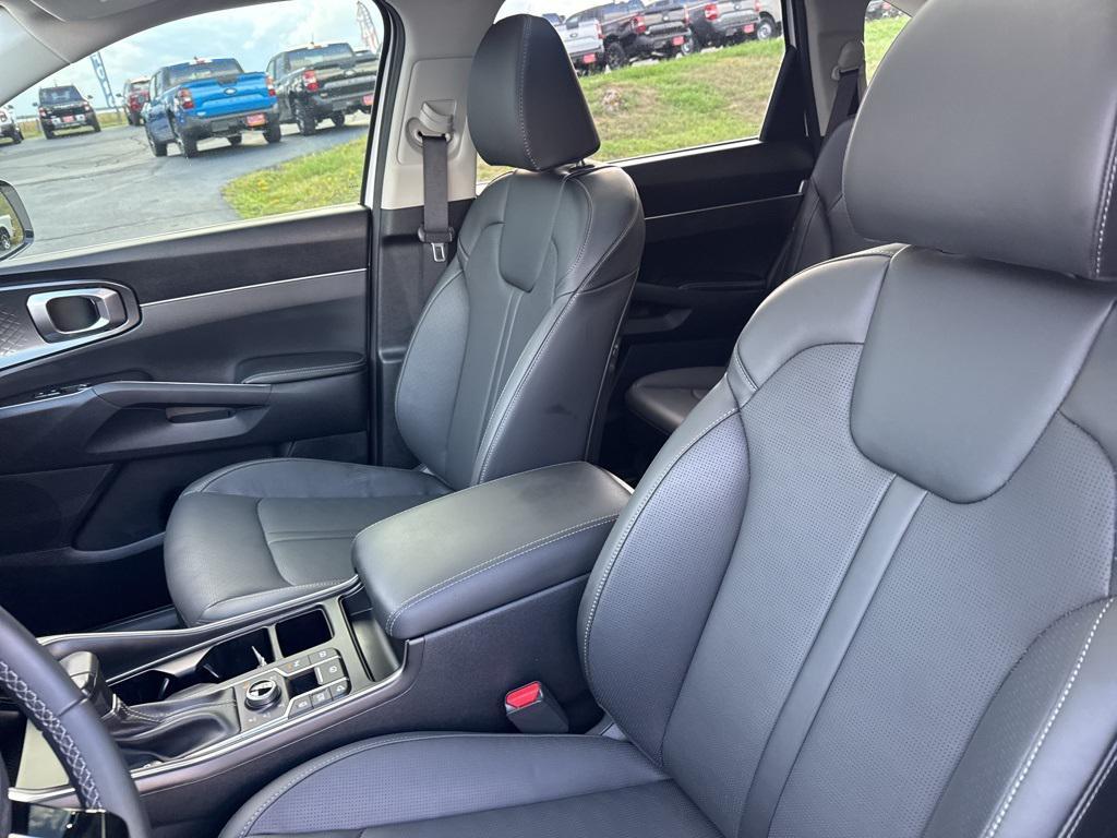used 2025 Kia Sorento car, priced at $36,765