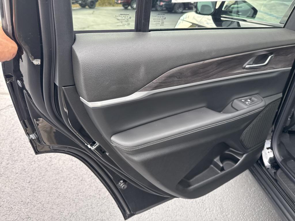 new 2025 Jeep Grand Cherokee L car, priced at $52,545