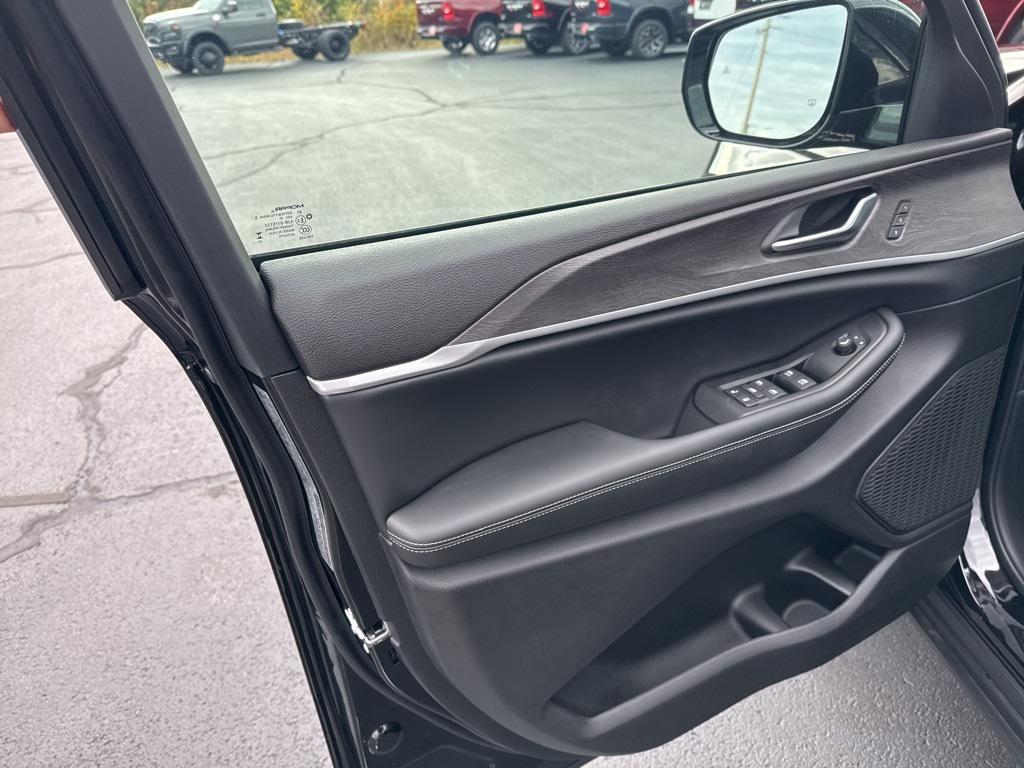 new 2025 Jeep Grand Cherokee L car, priced at $52,545